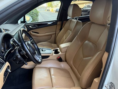 Used 2017 Porsche Macan S image 16