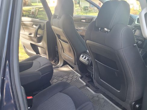 Used 2017 Chevrolet Traverse LT image 9