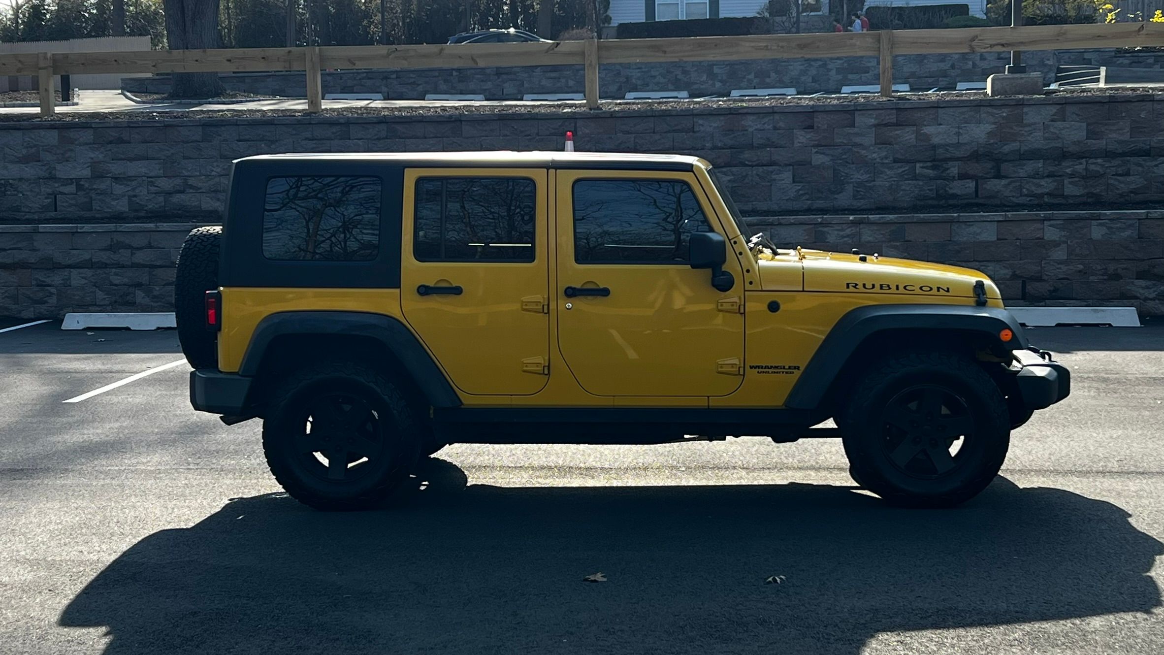 Used 2009 Jeep Wrangler Unlimited Rubicon w/ Dual Top Group AWD/4WD image 9
