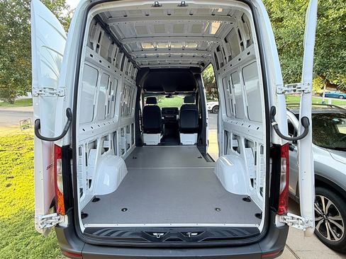 Used 2023 Mercedes-Benz Sprinter 1500 image 10