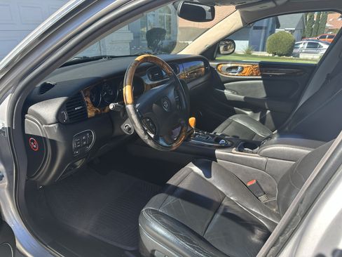 Used 2005 Jaguar XJ8 image 22