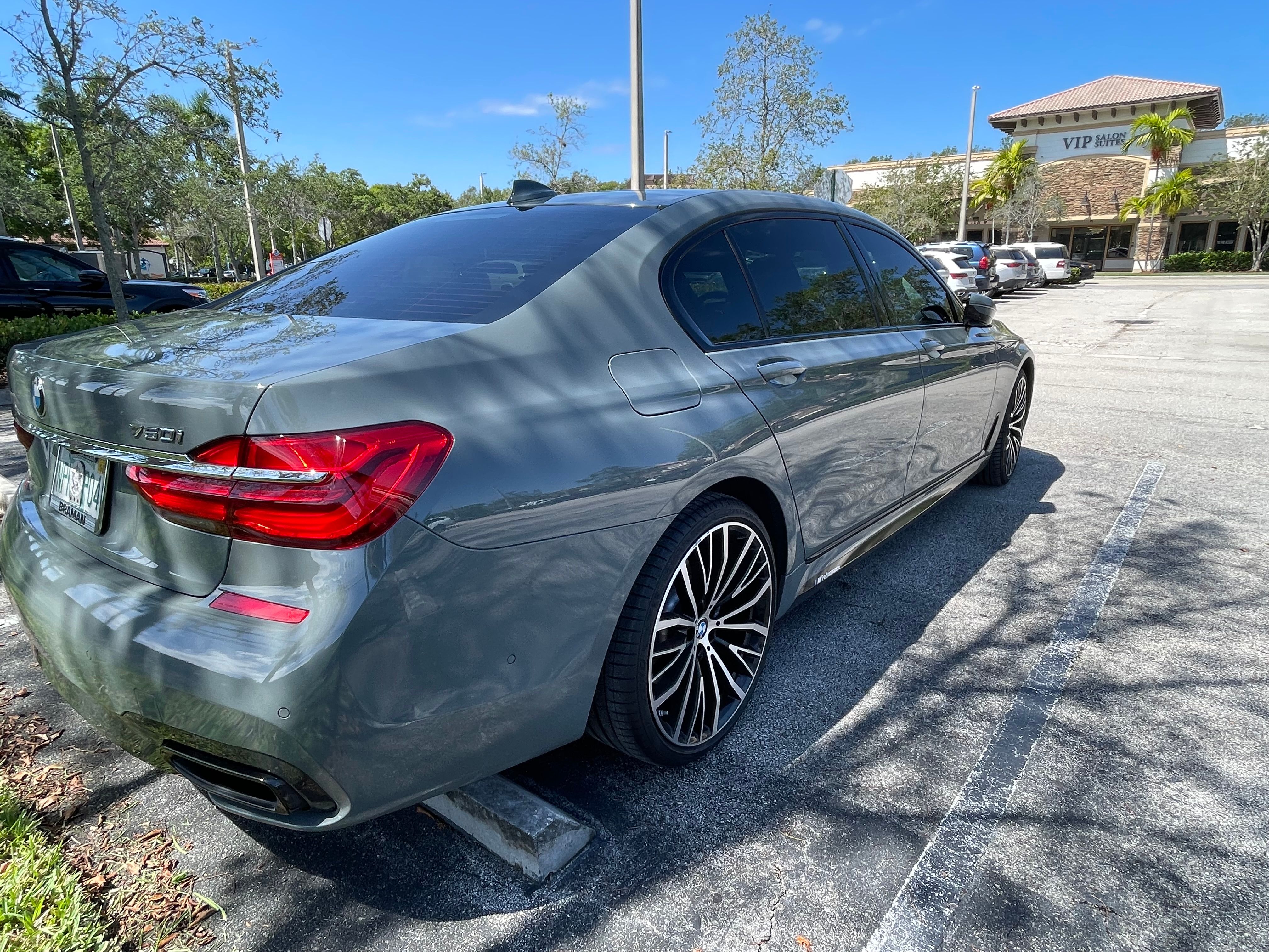 Used 2019 BMW 750i w/ Executive Package RWD image 9