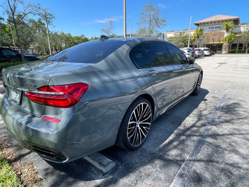 Used 2019 BMW 750i w/ Executive Package RWD image 9