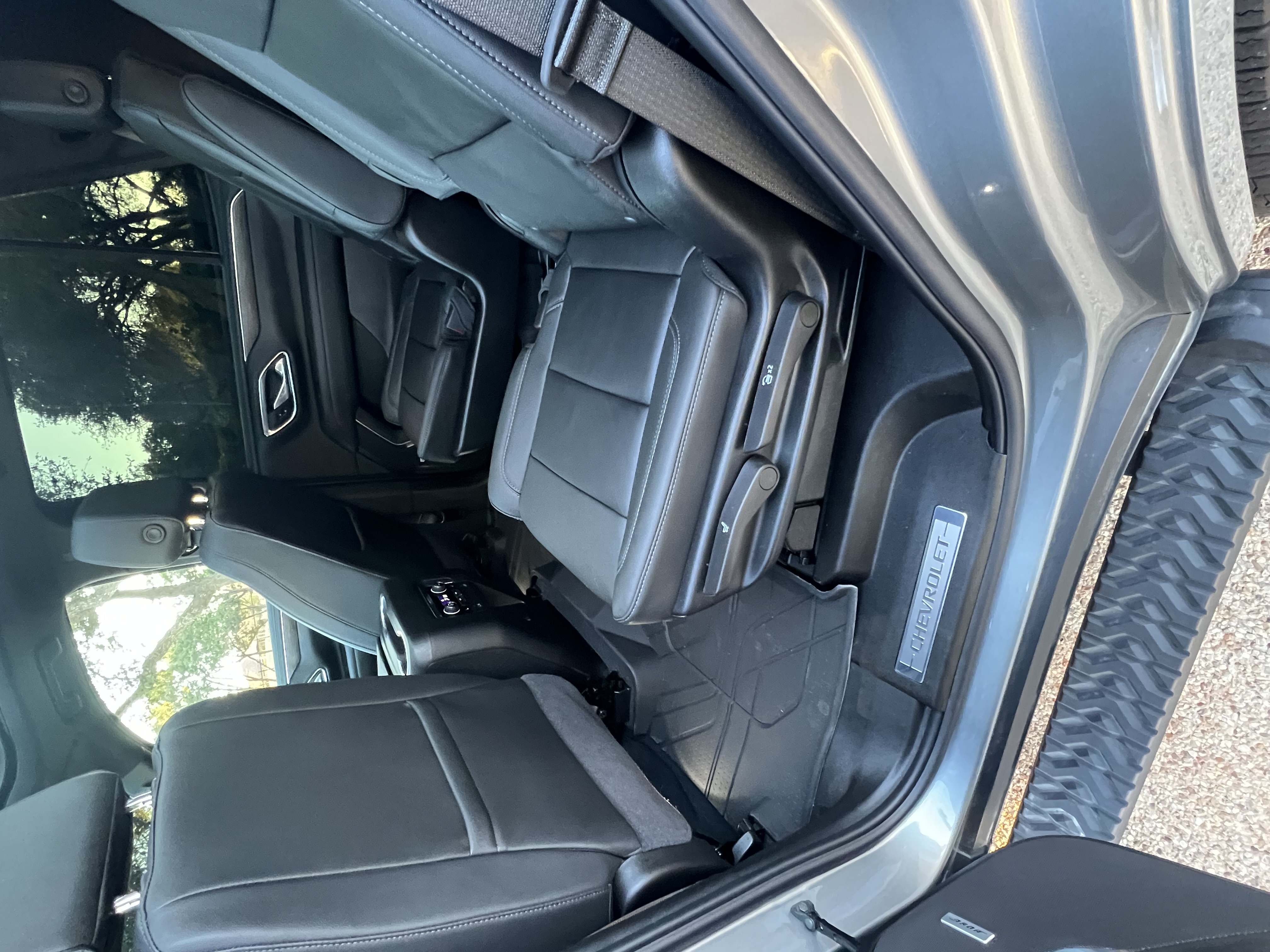 Used 2024 Chevrolet Tahoe Z71 w/ Luxury Package AWD/4WD image 11