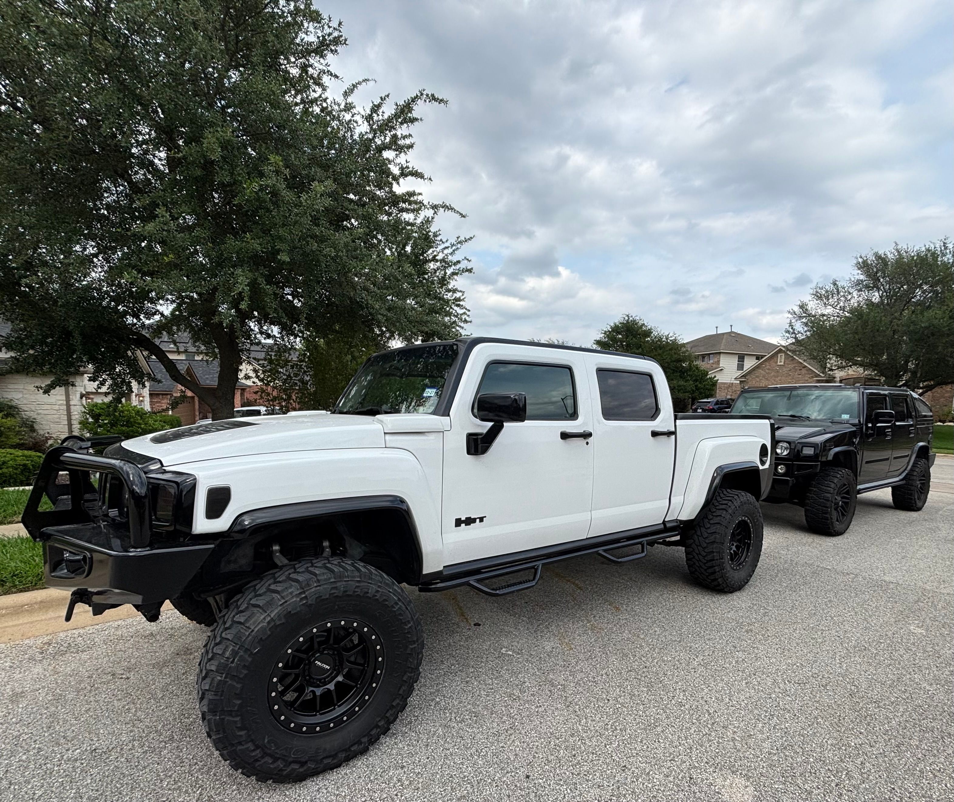Used 2010 HUMMER H3T Alpha AWD/4WD image 1