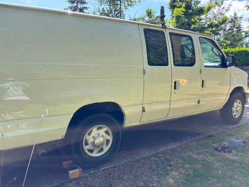 Used 2008 Ford E-350 and Econoline 350 Extended Super Duty RWD image 2