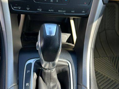 Used 2013 Ford Fusion SE FWD image 10
