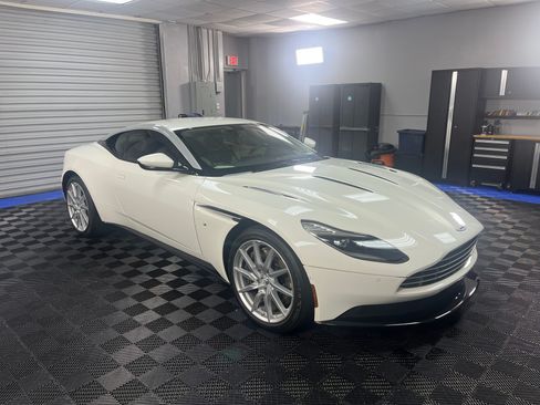Used 2017 Aston Martin DB11 V12 RWD image 4