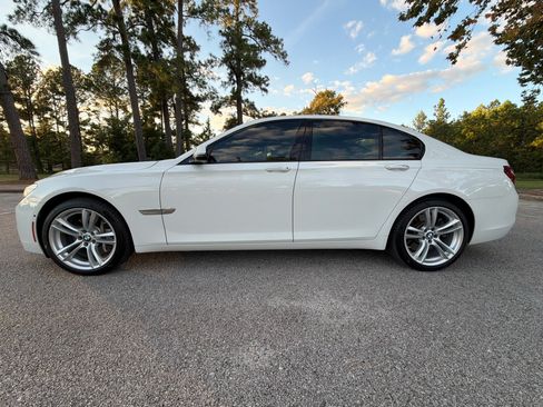 Used 2014 BMW 750i image 9