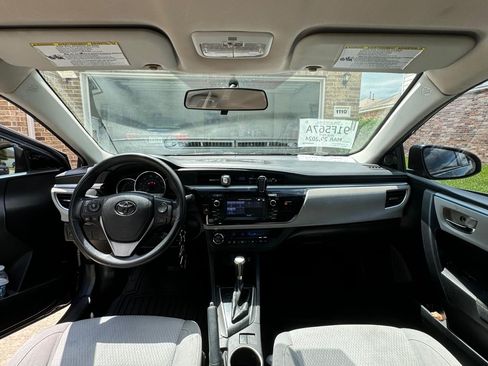 Used 2016 Toyota Corolla LE FWD image 12