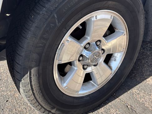 Used 2005 Toyota 4Runner Limited image 4