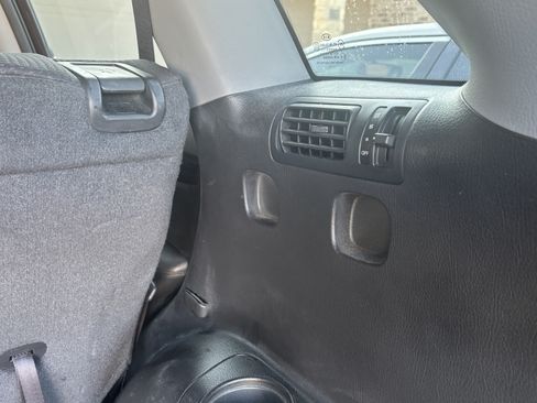 Used 2011 Kia Sorento LX w/ Convenience Pkg image 17