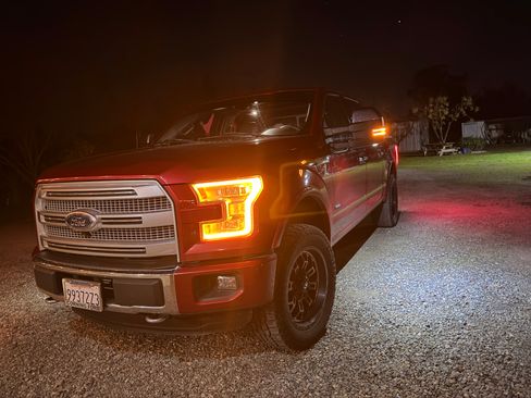 Used 2015 Ford F150 Platinum w/ Equipment Group 701A Luxury AWD/4WD image 25