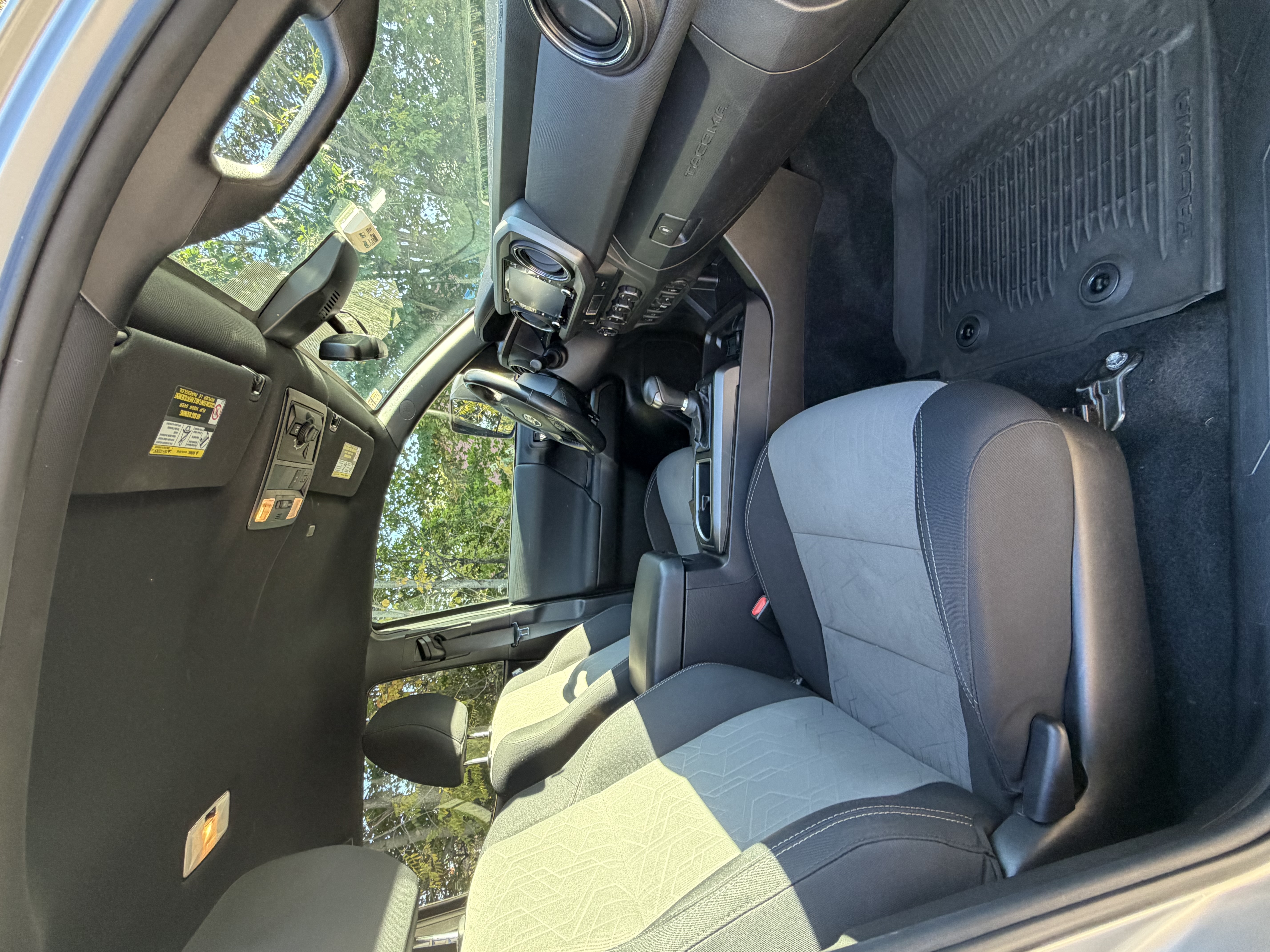 Used 2022 Toyota Tacoma TRD Off-Road w/ Technology Package AWD/4WD image 14