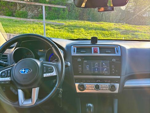 Used 2017 Subaru Outback 2.5i Premium image 24