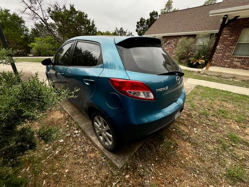 Used 2011 MAZDA MAZDA2 Touring image 4