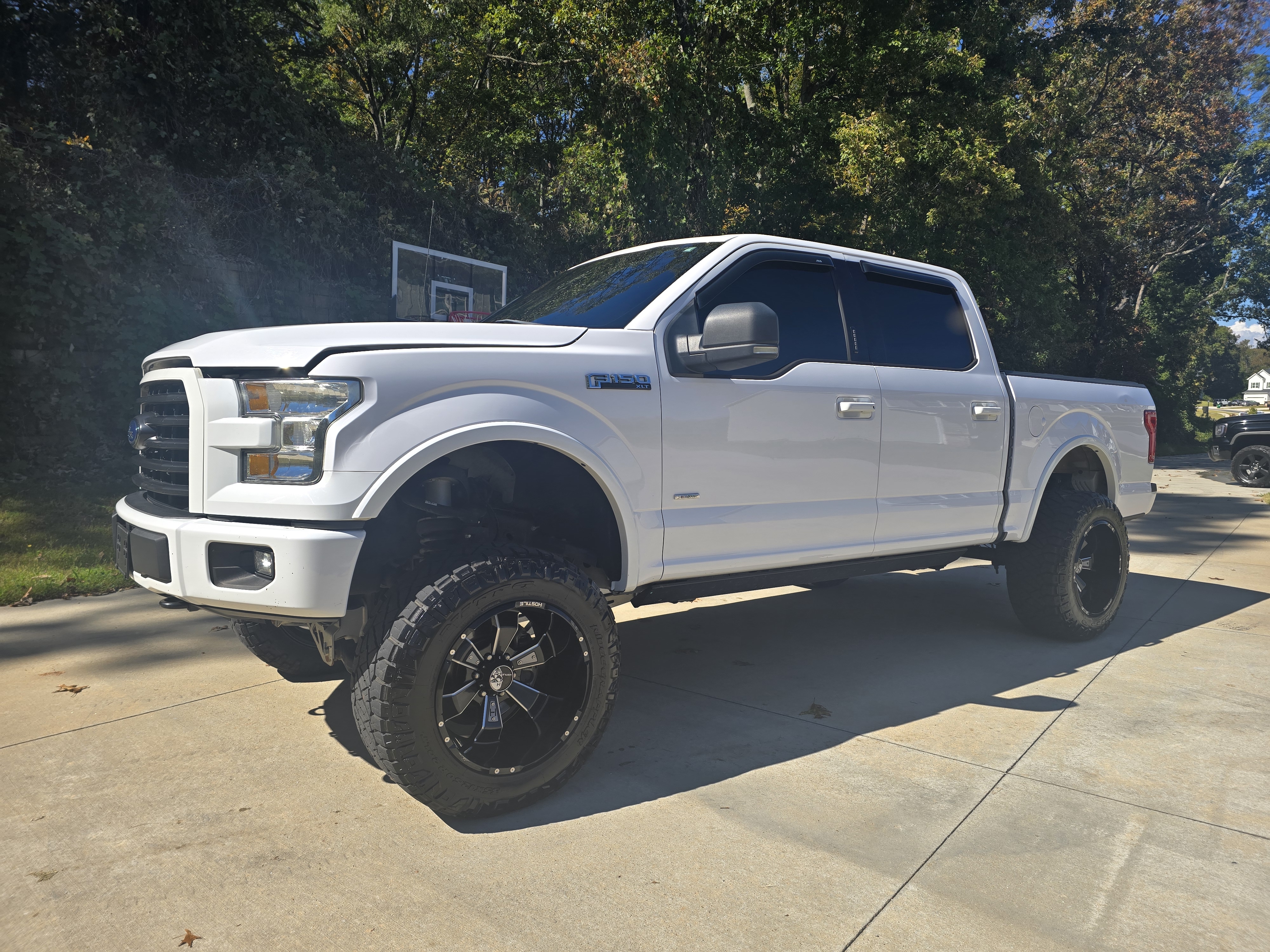 Used 2016 Ford F150 XLT w/ Equipment Group 302A Luxury AWD/4WD image 1
