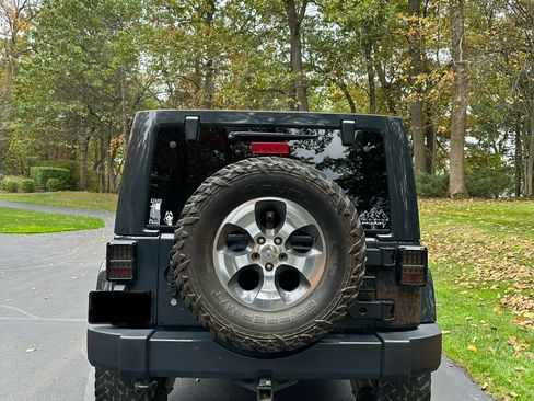 Used 2018 Jeep Wrangler Unlimited Sahara w/ Dual Top Group image 4