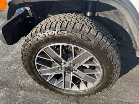 Used 2024 Jeep Wrangler Unlimited Sahara w/ Technology Group image 27