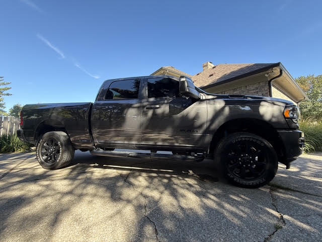 Used 2024 RAM 2500 Big Horn w/ Night Edition AWD/4WD image 9