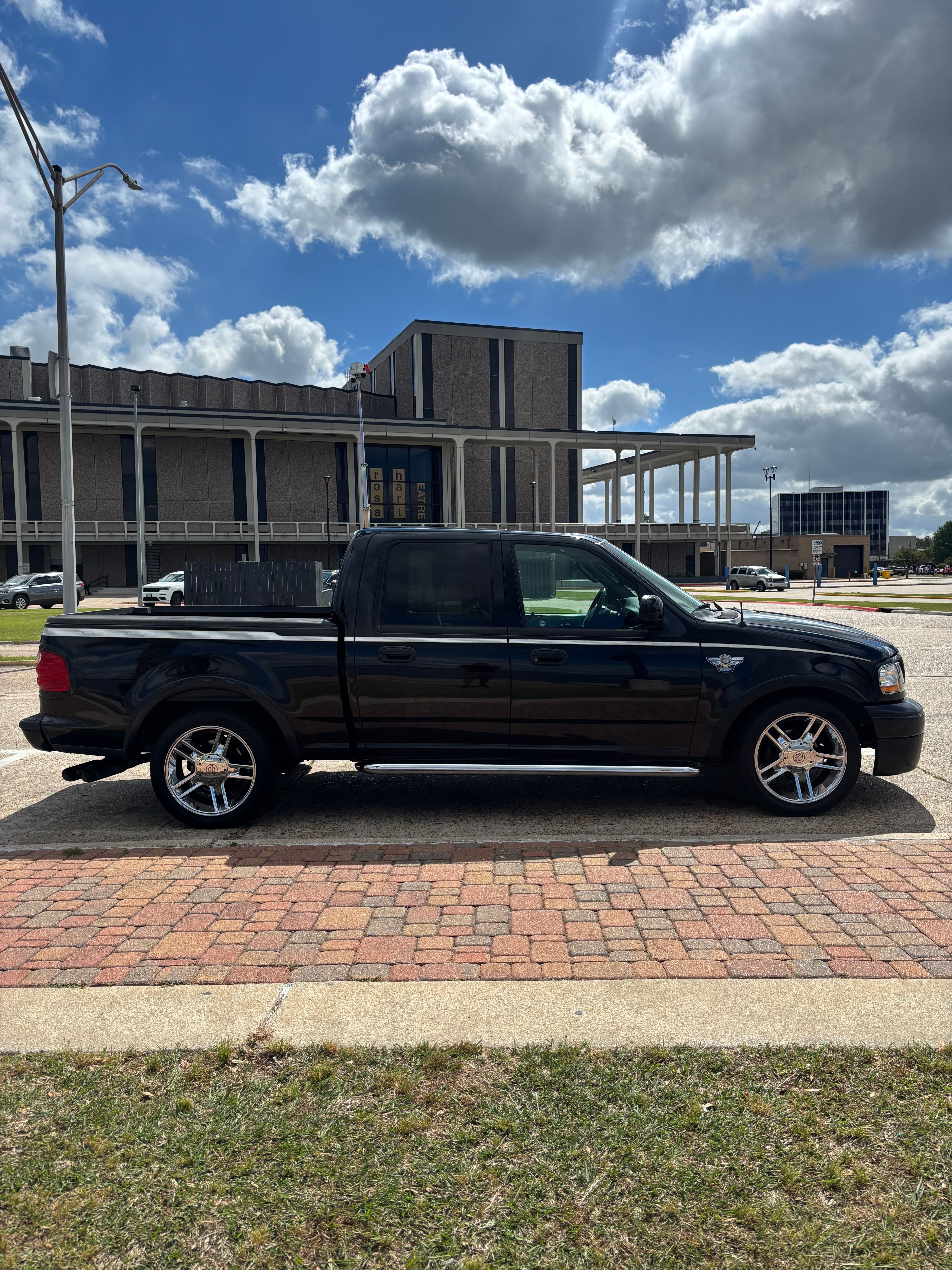 Used 2003 Ford F150 Harley-Davidson RWD image 1