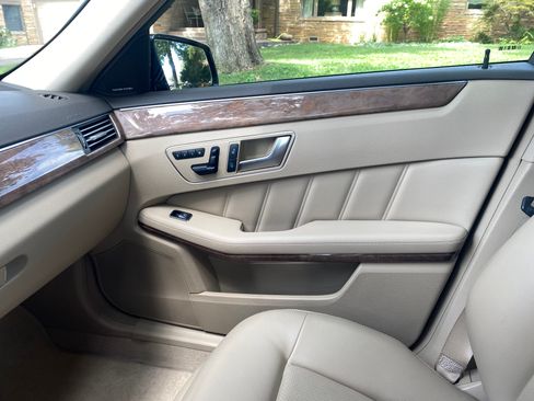 Used 2012 Mercedes-Benz E 350 Sedan image 4