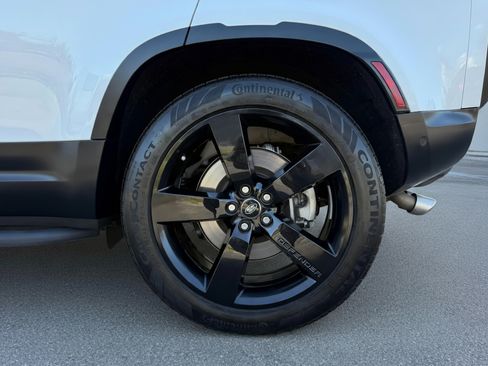 Used 2022 Land Rover Defender 90 image 11