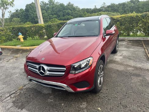 Used 2019 Mercedes-Benz GLC 300 w/ Parking Assistance Package image 2