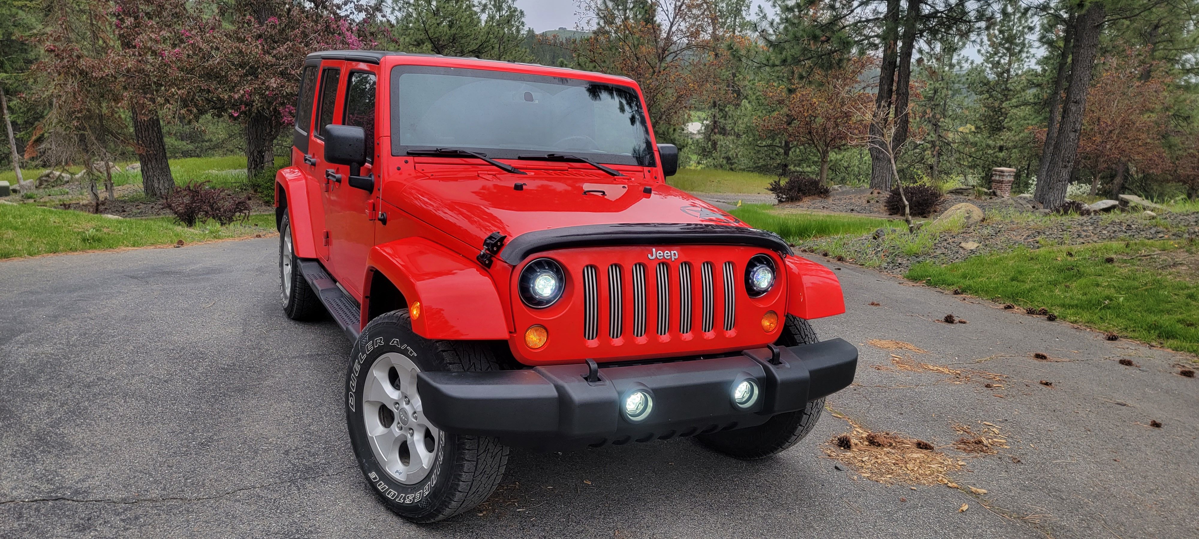 Used 2013 Jeep Wrangler Unlimited Sahara AWD/4WD image 9