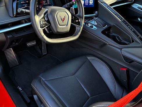 Used 2021 Chevrolet Corvette Stingray Convertible w/ Z51 Performance Package image 12