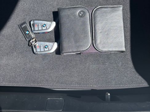 Used 2020 BMW 750i xDrive w/ M Sport Package image 23