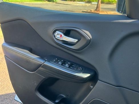 Used 2016 Jeep Cherokee Latitude image 13