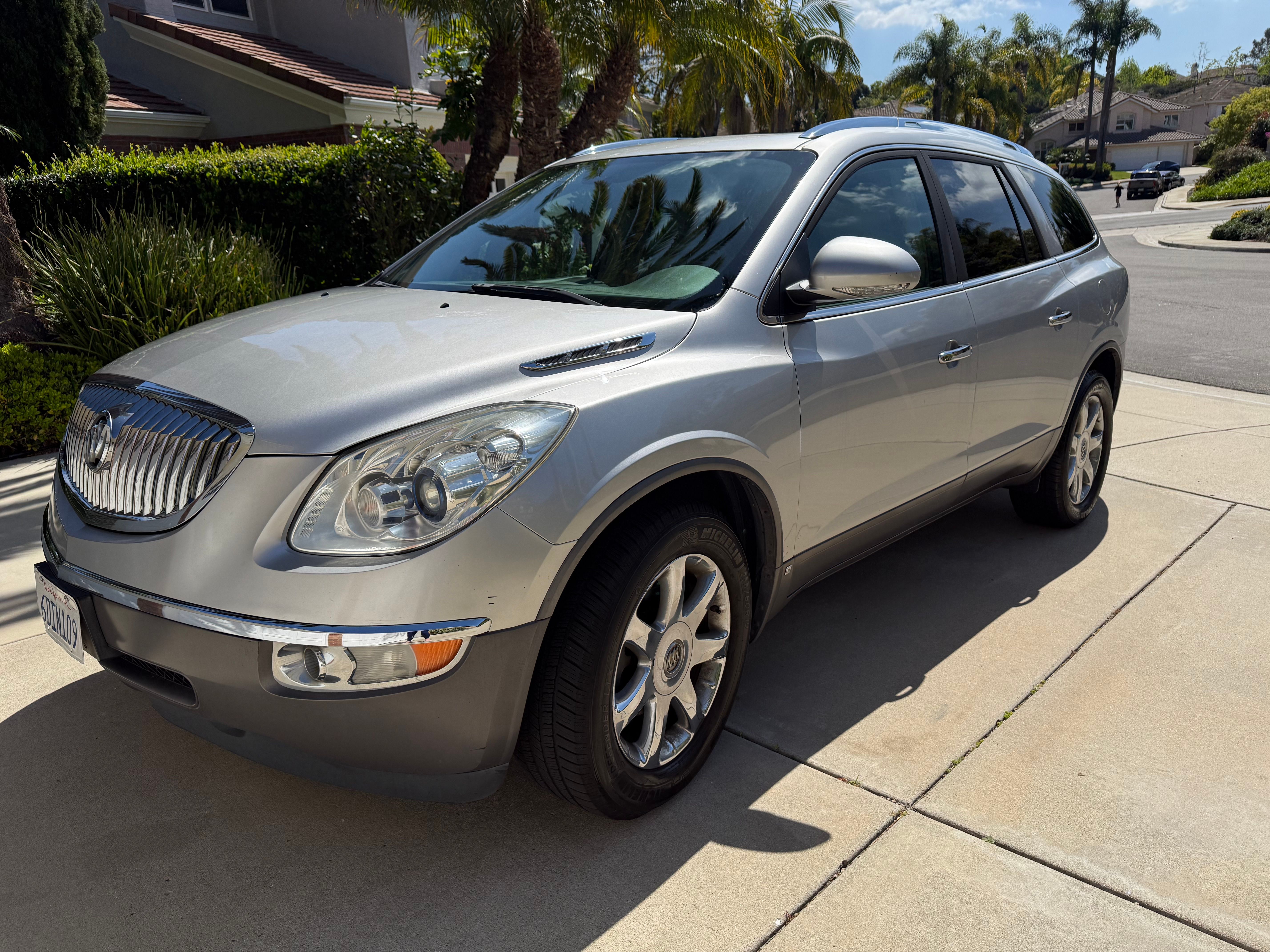 Used 2008 Buick Enclave CXL w/ Entertainment Package #4 FWD image 19