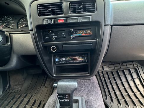 Used 1997 Nissan Pickup XE image 17