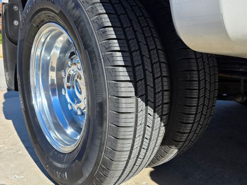 Used 2023 Ford F350 Platinum w/ FX4 Off-Road Package image 15