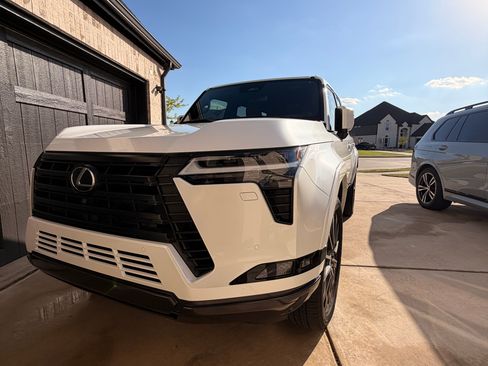 Used 2025 Lexus GX 550 w/ Accessory Package (Z1) image 17