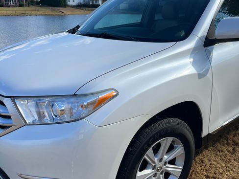 Used 2013 Toyota Highlander FWD image 17