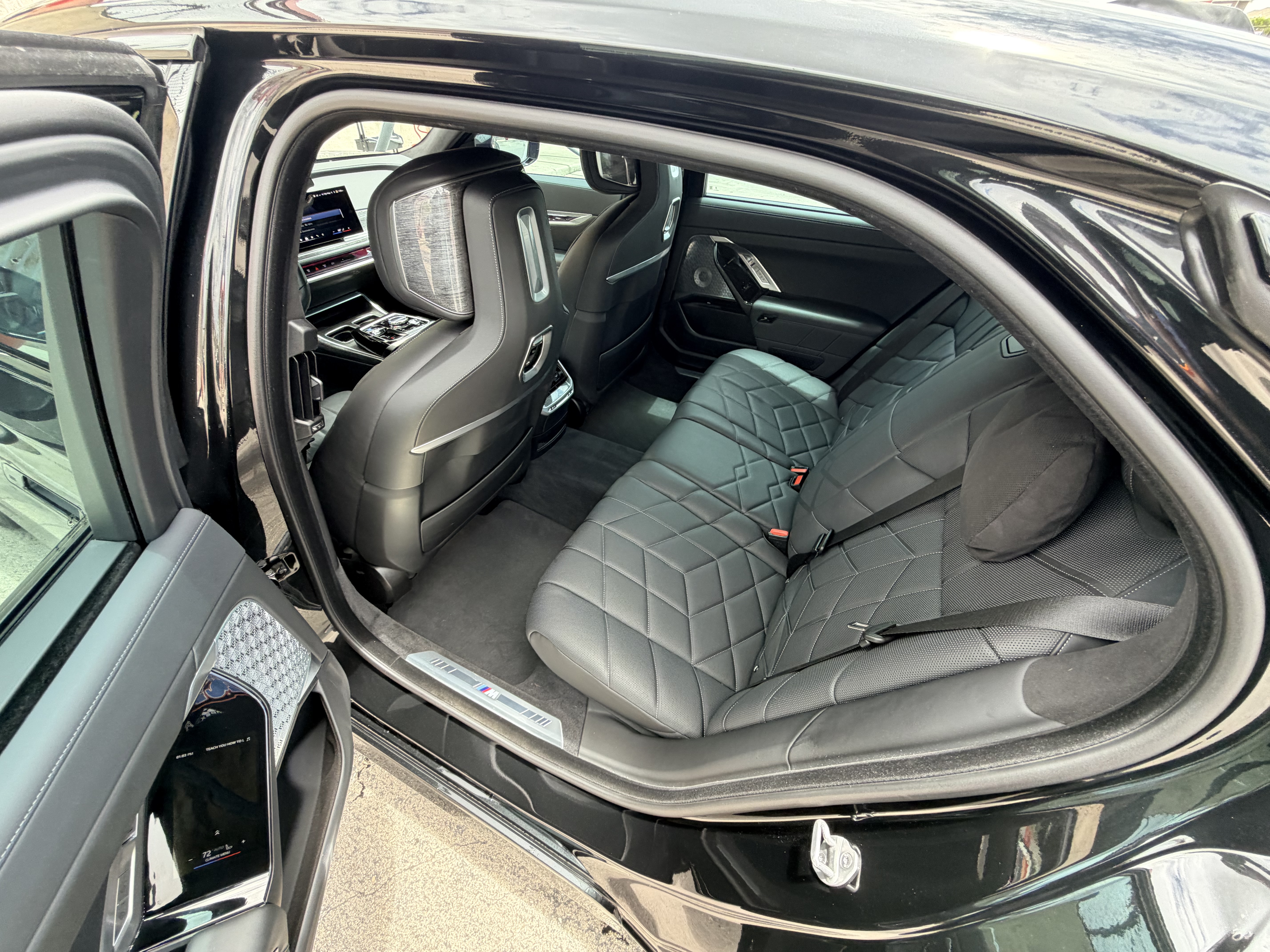 Used 2023 BMW i7 xDrive60 AWD/4WD image 22