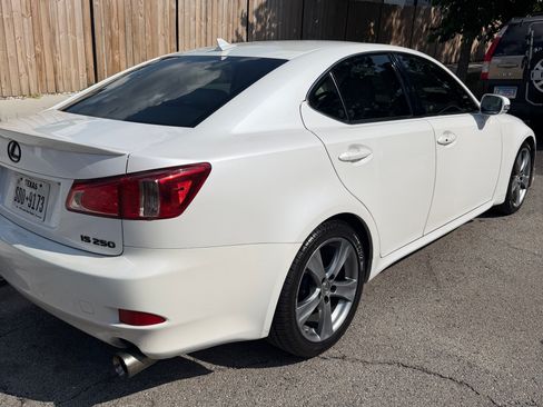 Used 2011 Lexus IS 250 w/ Preferred Accessory Package RWD image 4
