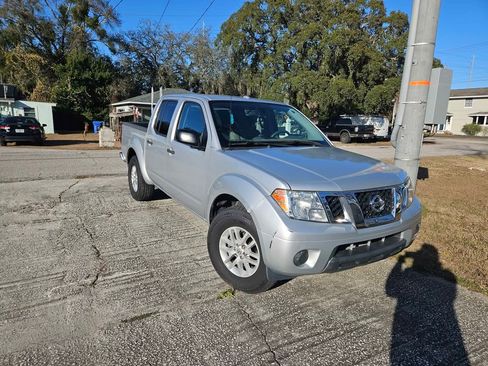 Used 2018 Nissan Frontier SV image 5
