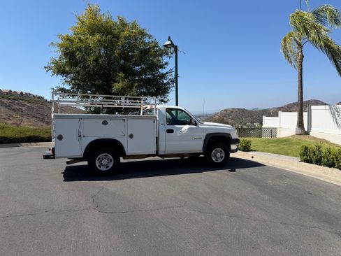 Used 2005 Chevrolet Silverado 2500 W/T RWD image 4