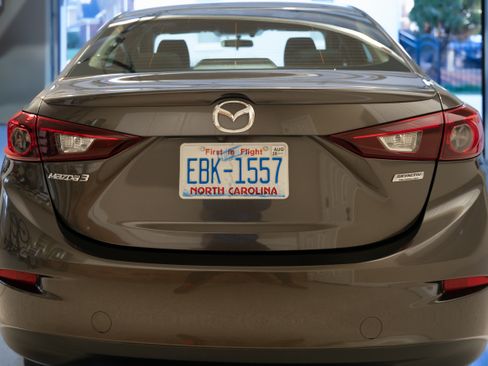 Used 2016 MAZDA MAZDA3 i Touring image 8