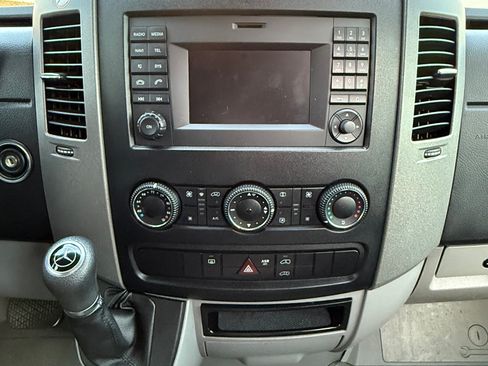 Used 2014 Mercedes-Benz Sprinter 2500 image 4