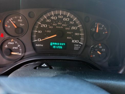 Used 2003 Chevrolet Express 3500 w/ Chrome Appearance Package RWD image 12