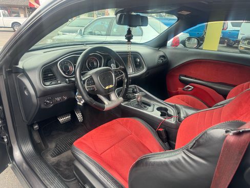 Used 2015 Dodge Challenger SRT w/ Technology Group RWD image 11