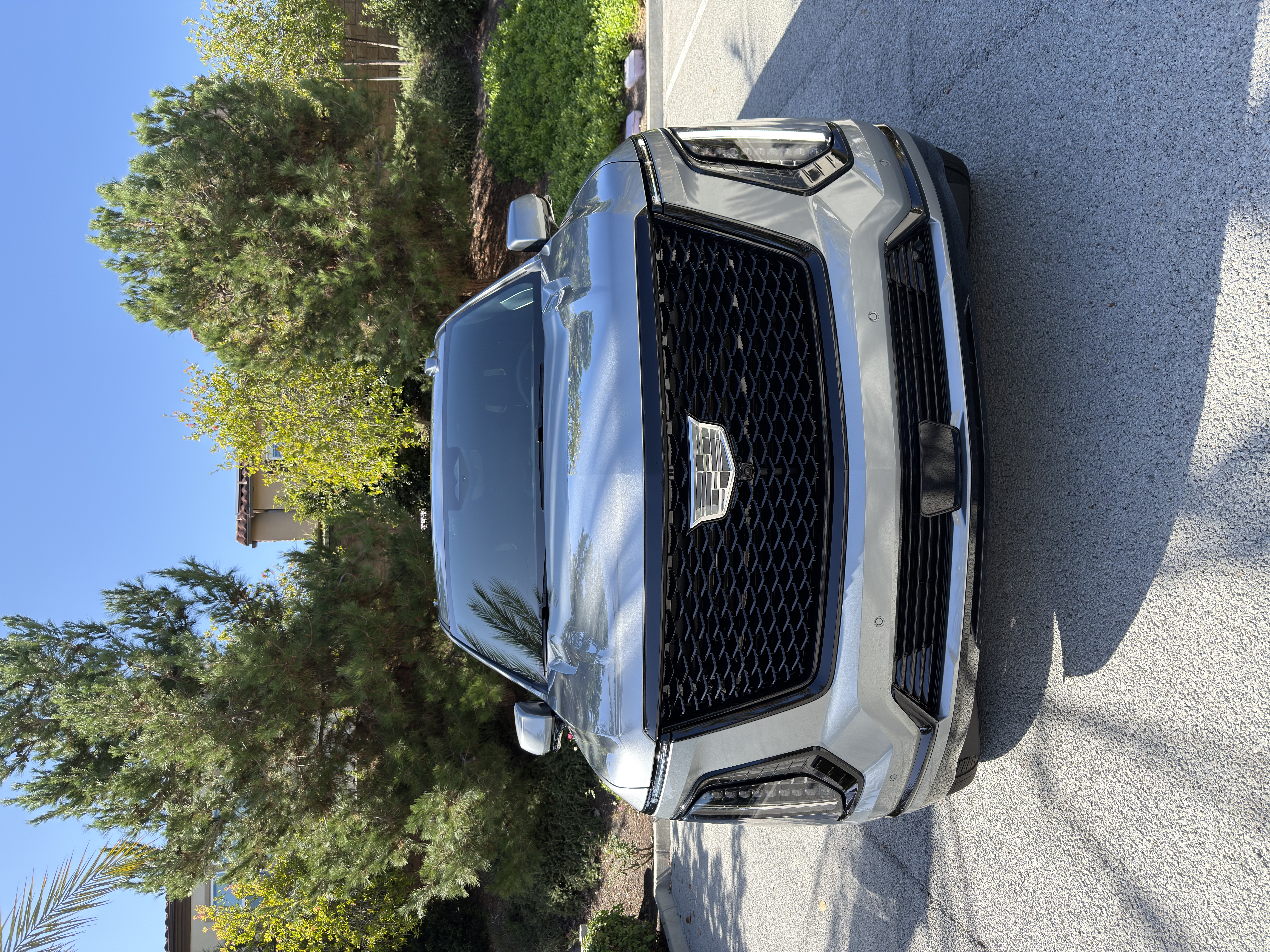 Used 2025 Cadillac Escalade Sport Platinum w/ LPO, ONYX Package AWD/4WD image 2