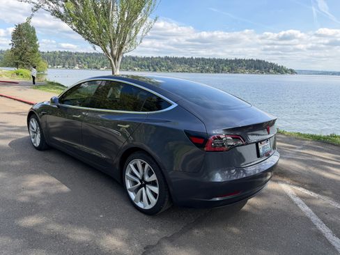 Used 2020 Tesla Model 3 Standard Range Plus RWD image 4