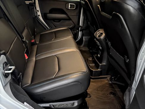 Used 2024 Jeep Wrangler Unlimited Rubicon 4xe image 13