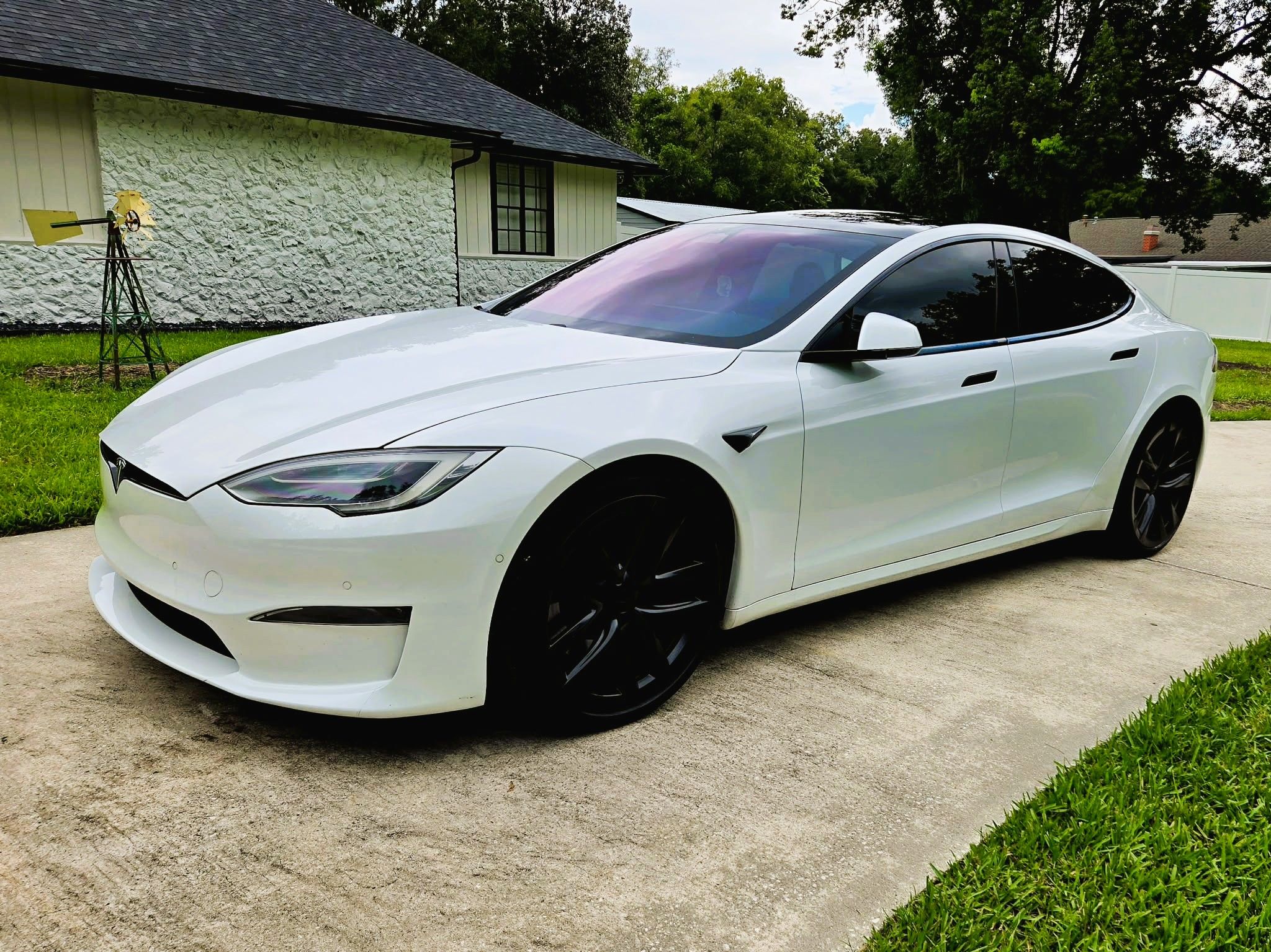 Used 2022 Tesla Model S Standard Range AWD/4WD image 9