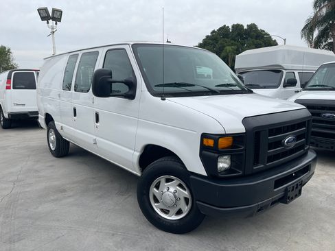 Used 2010 Ford E-250 and Econoline 250 image 2